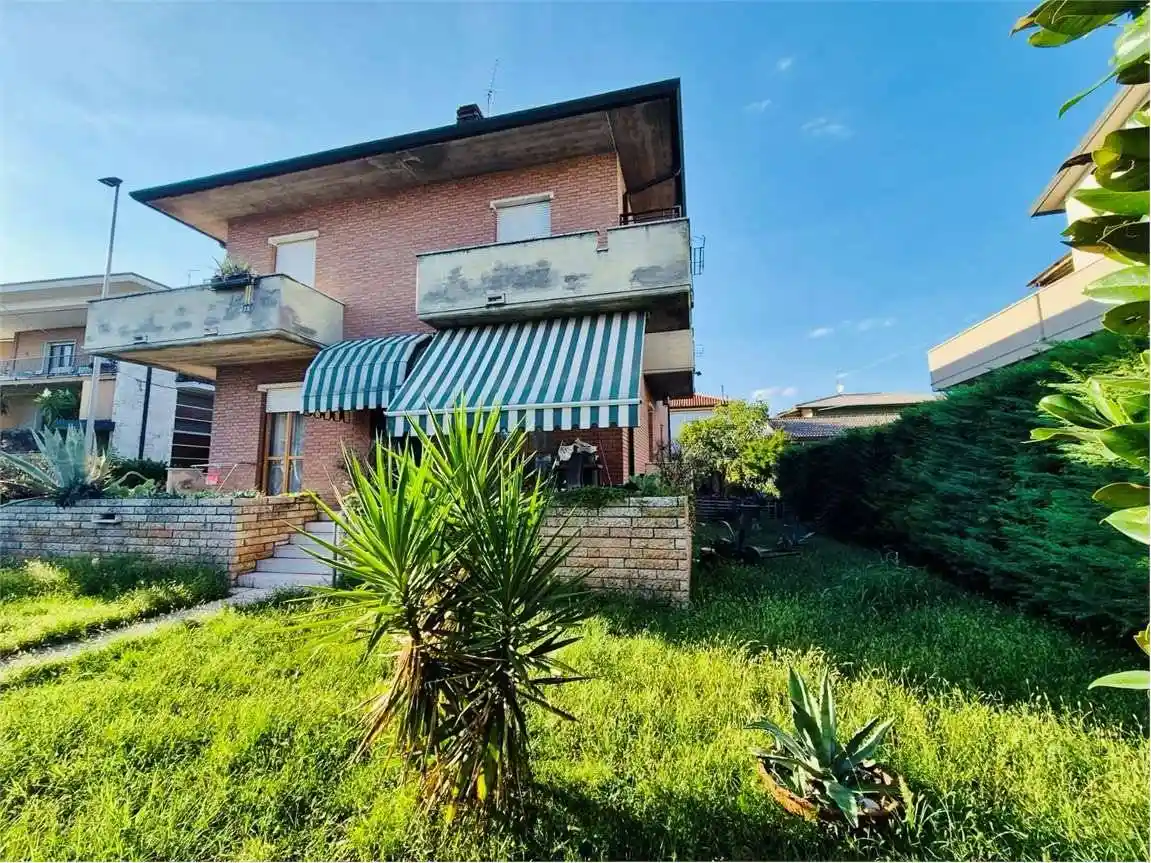 Villa in vendita a Villafranca di Verona