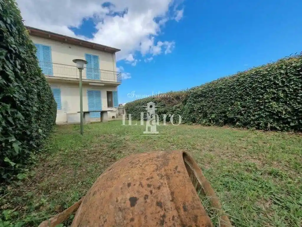Casa indipendente in vendita a Campi Bisenzio