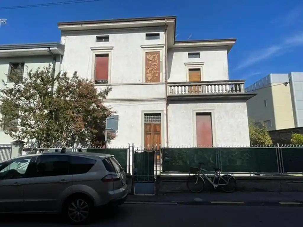 Villa in vendita a Cremona