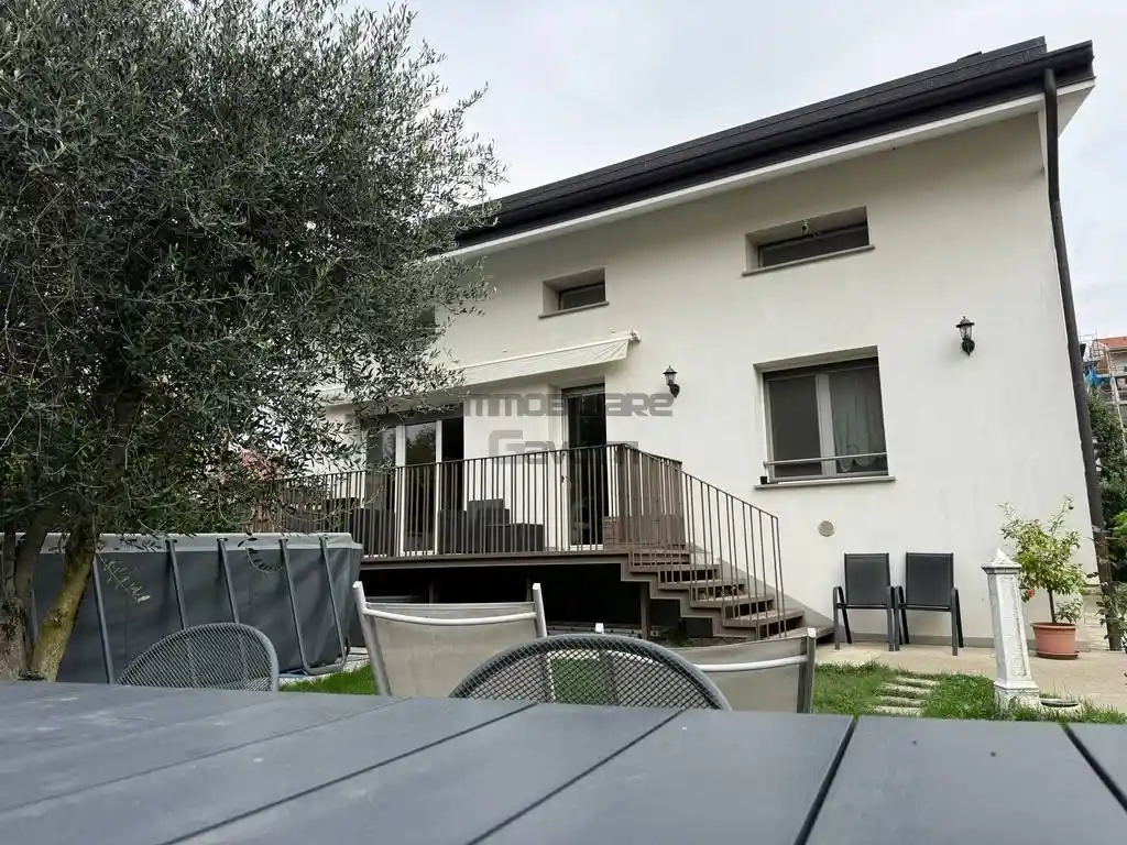 Villa in vendita a Capriate San Gervasio