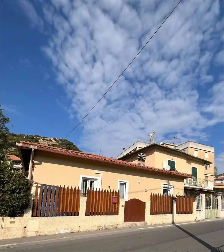 Casa indipendente in vendita a Bordighera