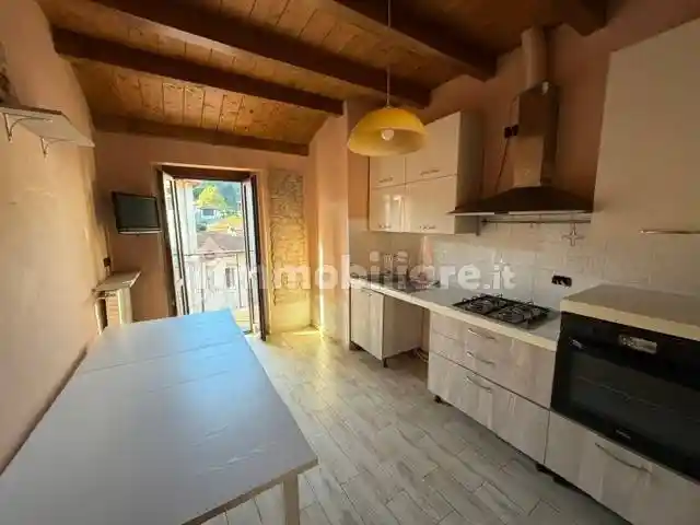 Appartamento in vendita a Oltrona di San Mamette