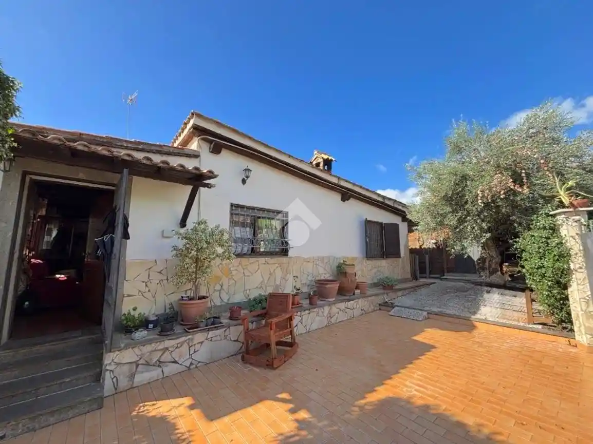 Villa in vendita a Lanuvio
