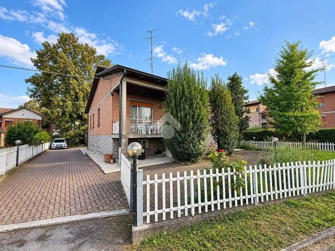 Casa indipendente in vendita a Reggio Emilia