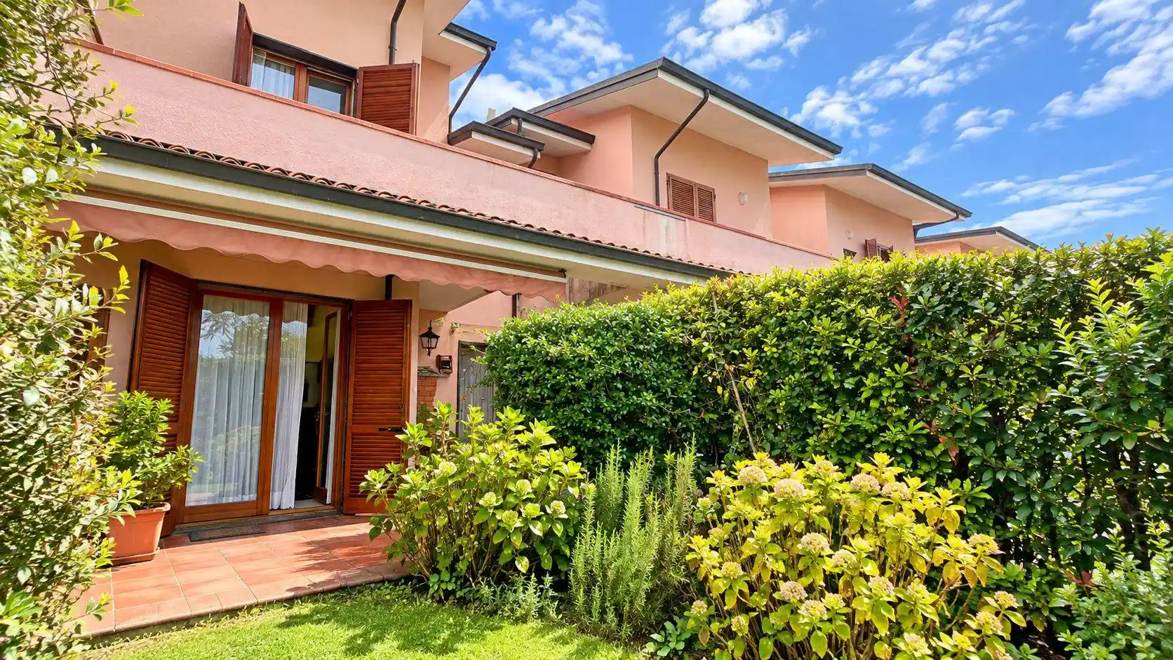 Villetta a schiera in vendita a Montignoso