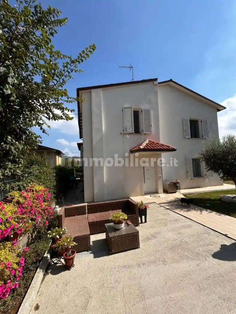 Villa in vendita a Lugagnano Val d'Arda