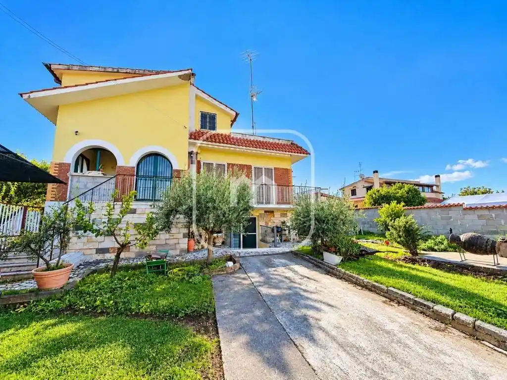 Villa in vendita a Zagarolo