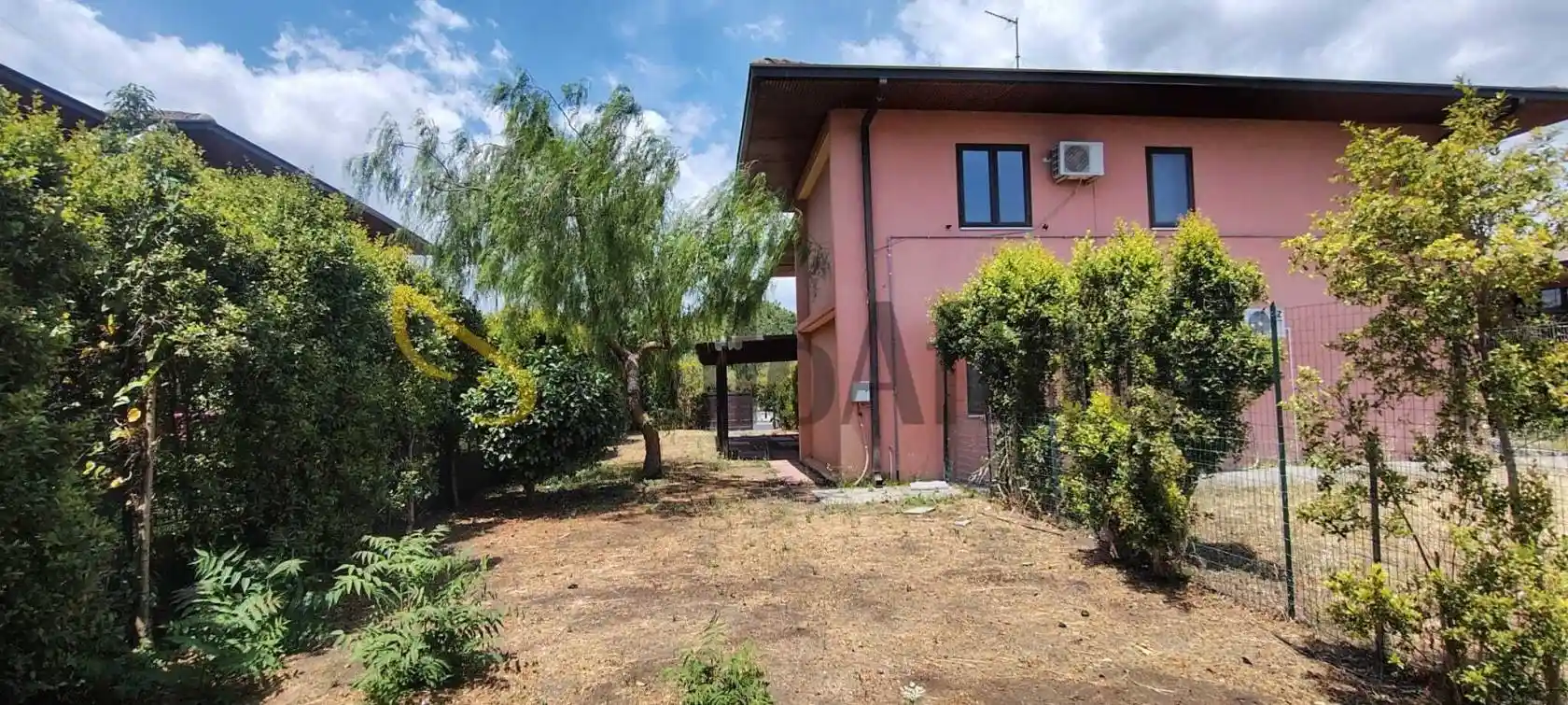 Villetta a schiera in affitto a Aci Sant'Antonio