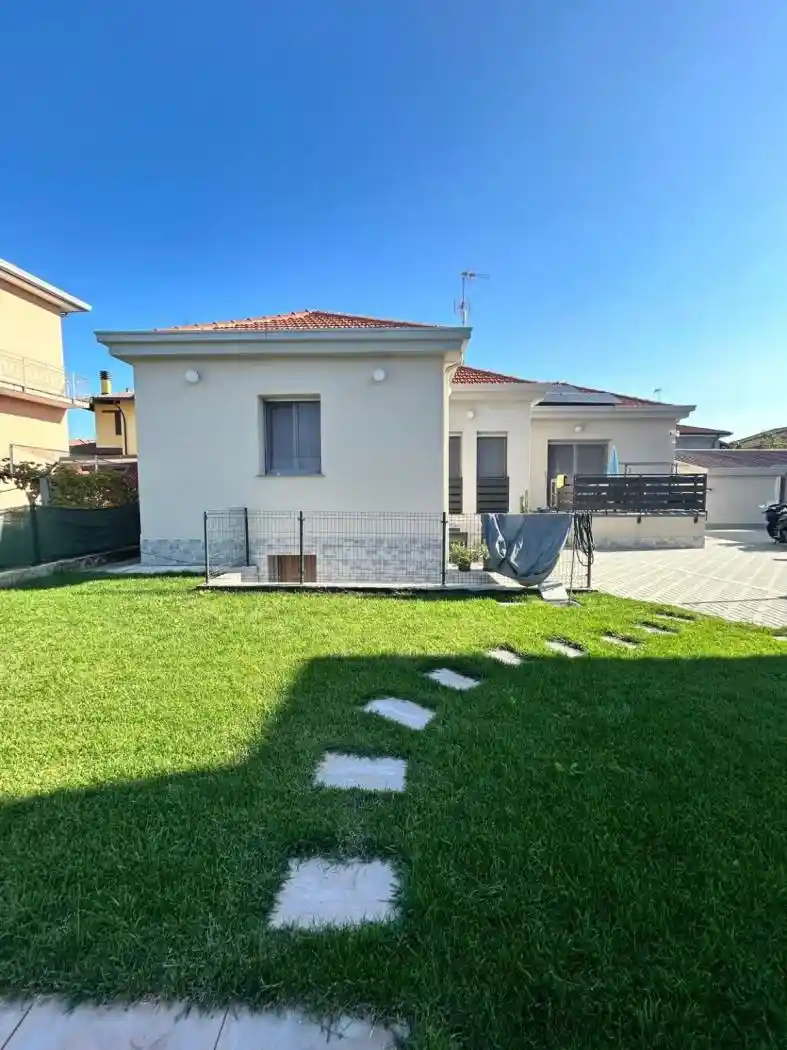 Villa in vendita a Gorla Minore