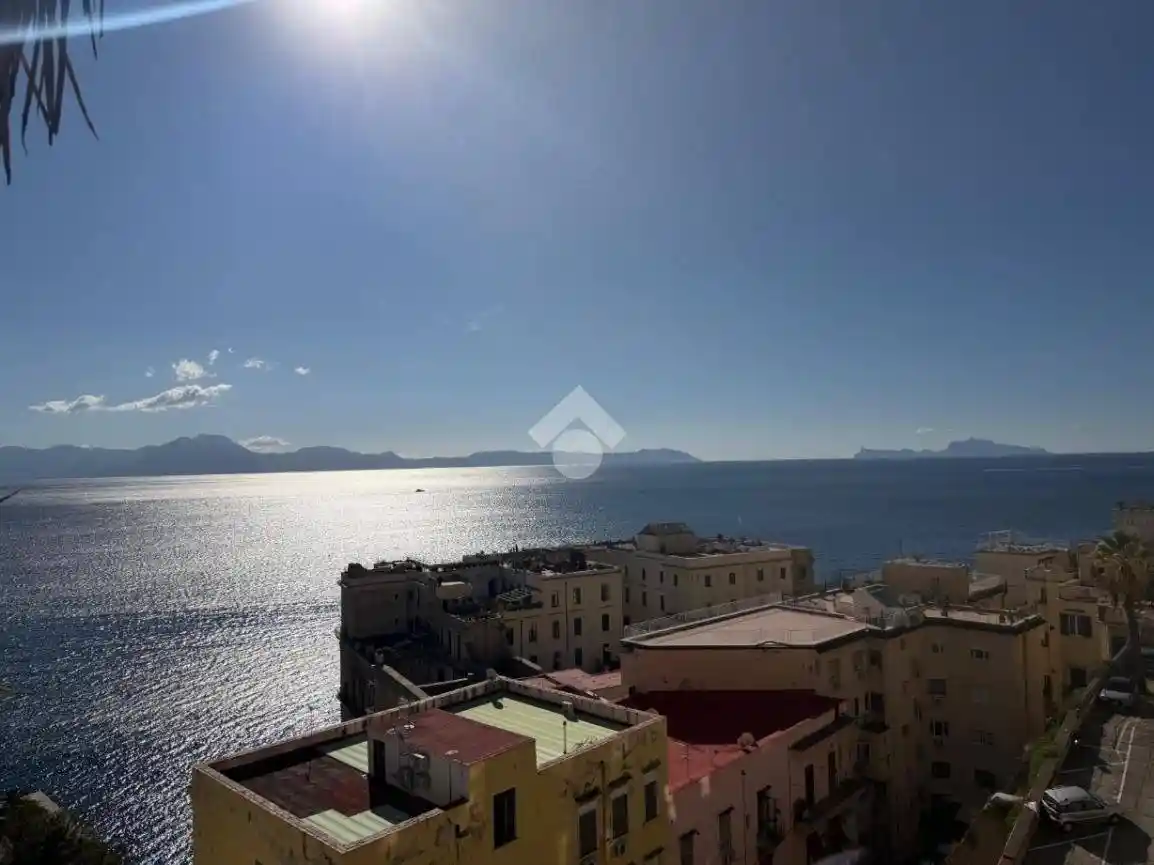 Appartamento in vendita a Napoli