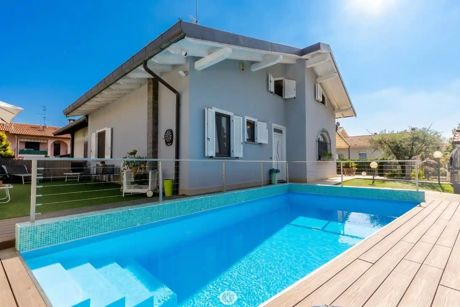 Villa in vendita a Caronno Varesino