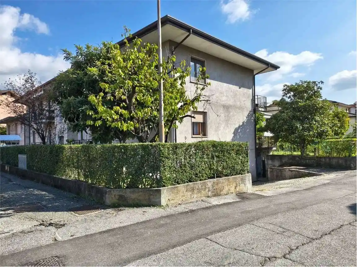 Appartamento in vendita a Lipomo