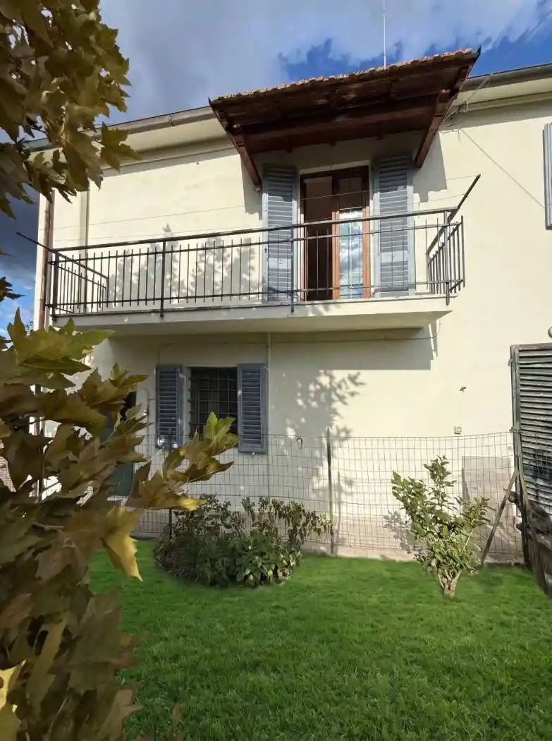 Casa indipendente in vendita a Bucine