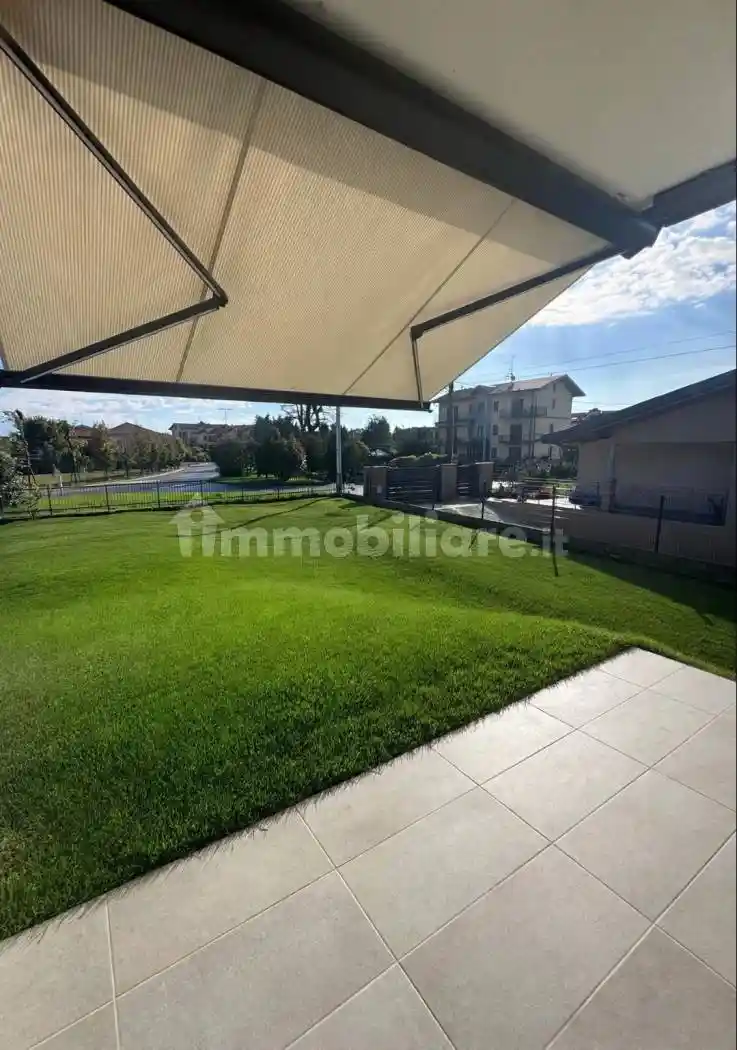 Villa in vendita a Lonate Ceppino