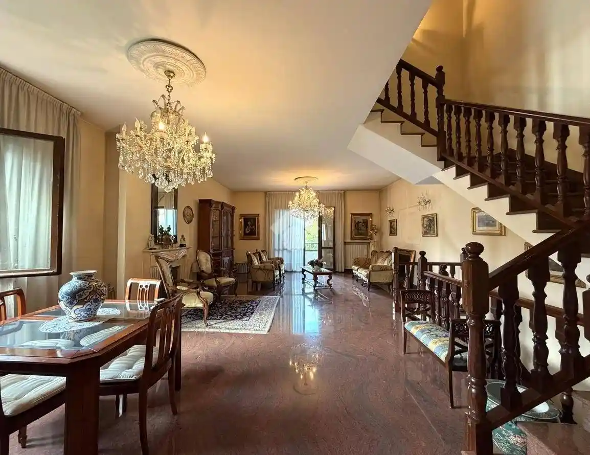 Casa indipendente in vendita a Forlì