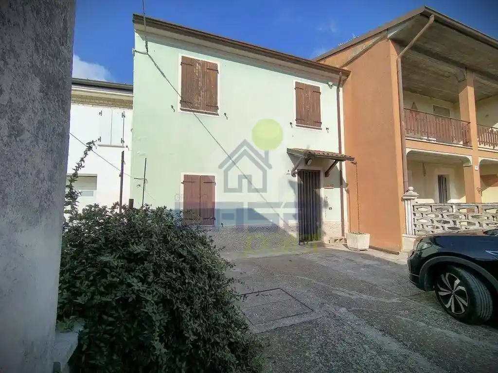 Casa indipendente in vendita a Casalromano