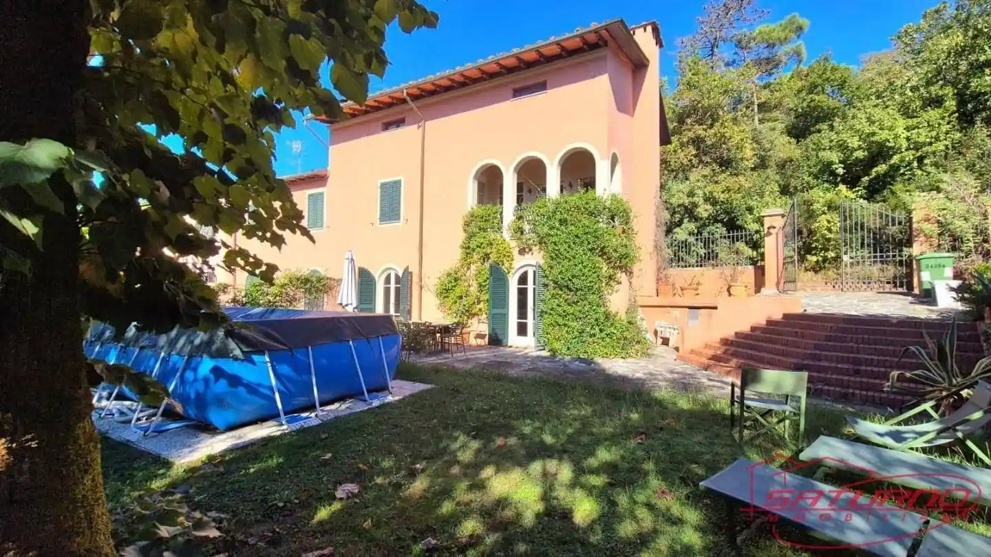 Rustico - Casale in vendita a Lucca