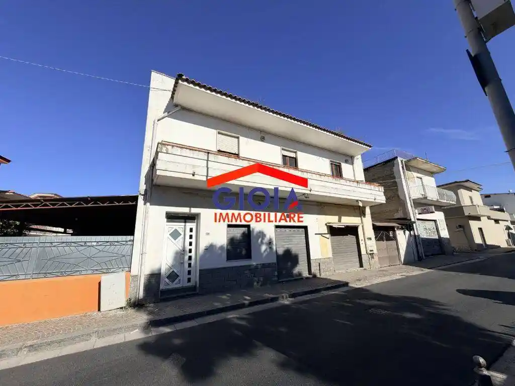 Palazzo - Edificio in vendita a Mondragone