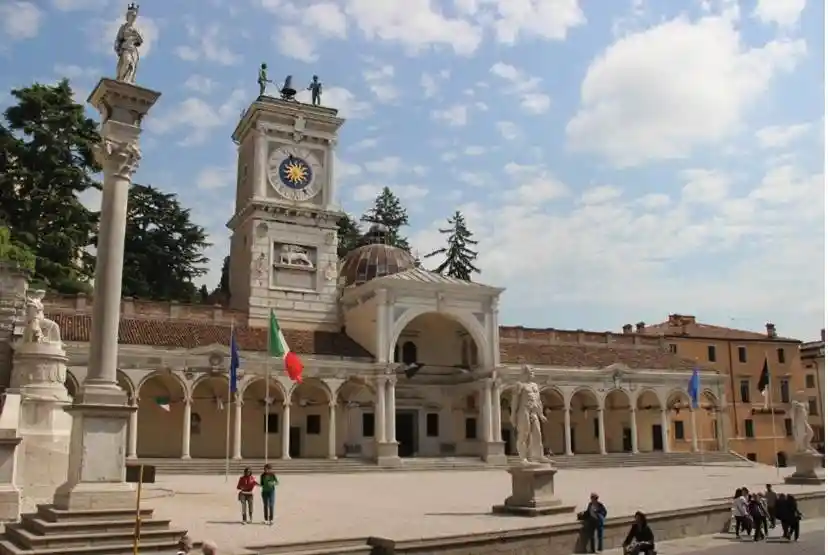 Palazzo - Edificio in vendita a Udine