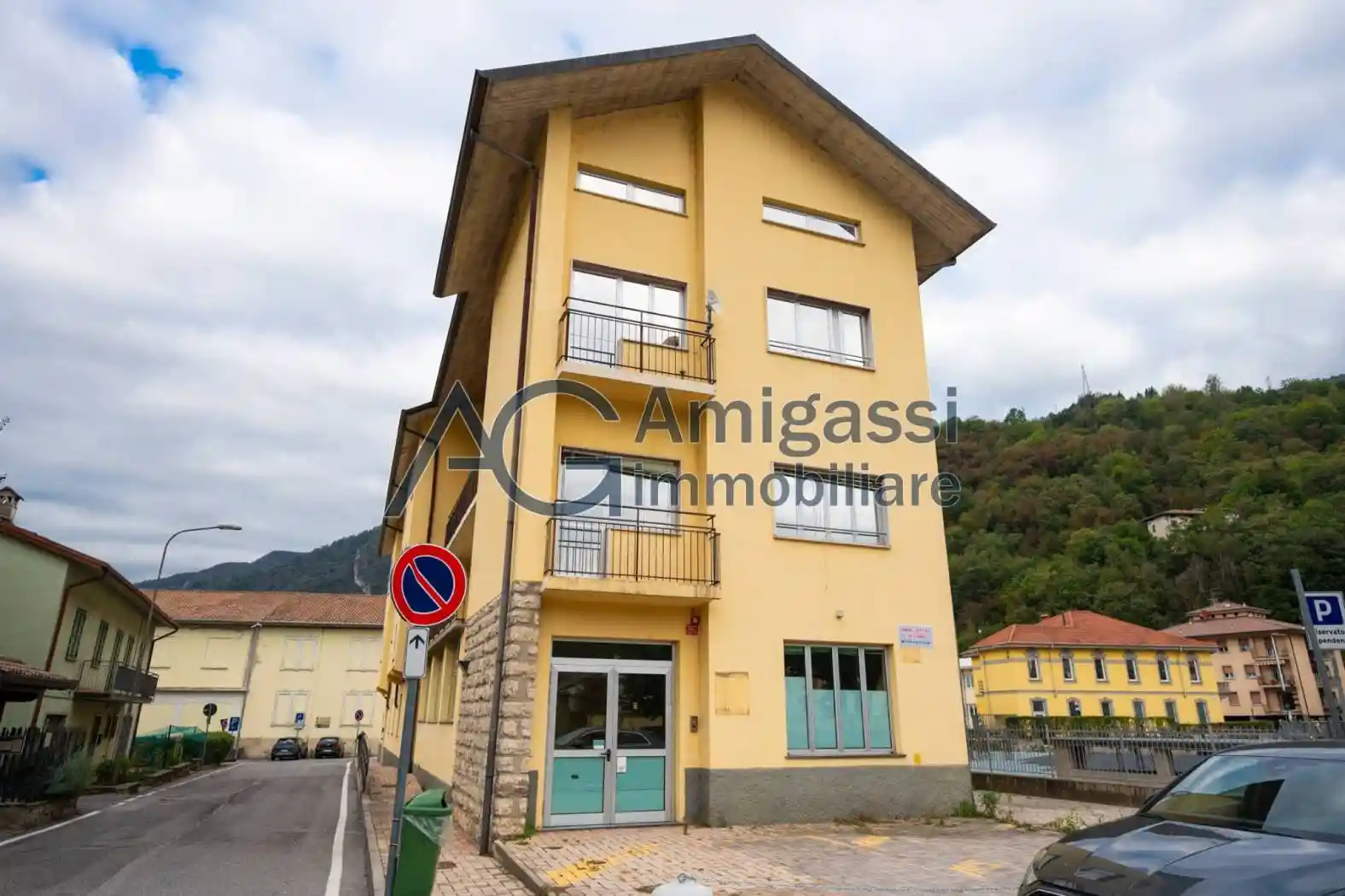 Palazzo - Edificio in vendita a Zogno