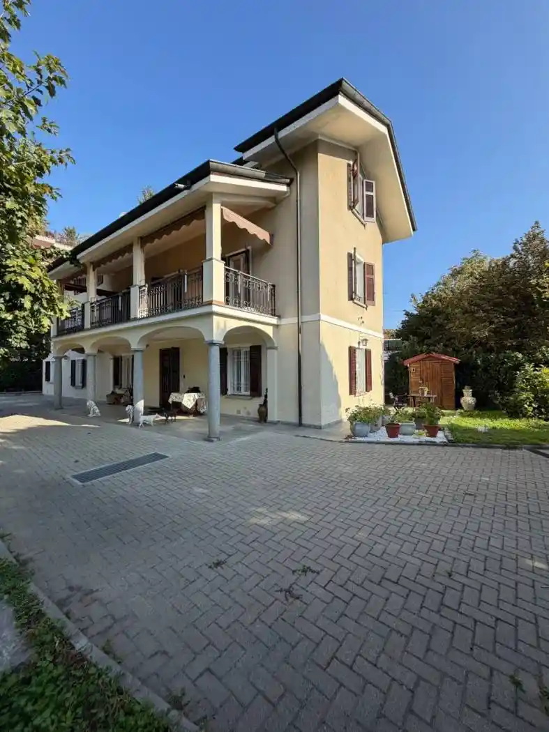 Villa in vendita a Arona