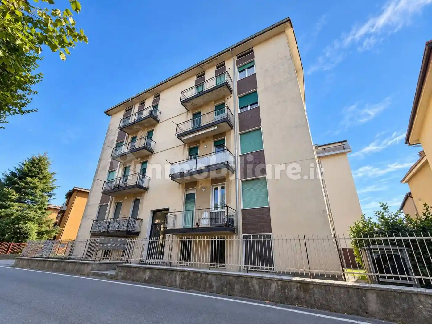 Appartamento in vendita a Locate Varesino