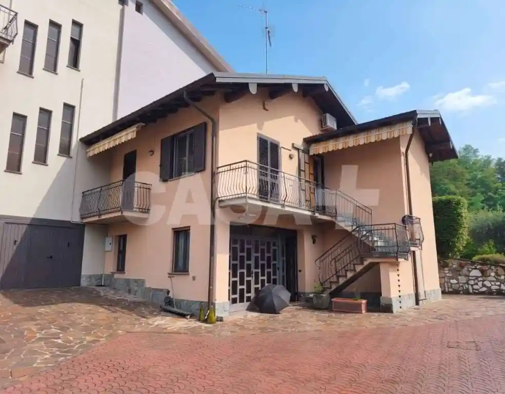 Palazzo - Edificio in vendita a Gavirate