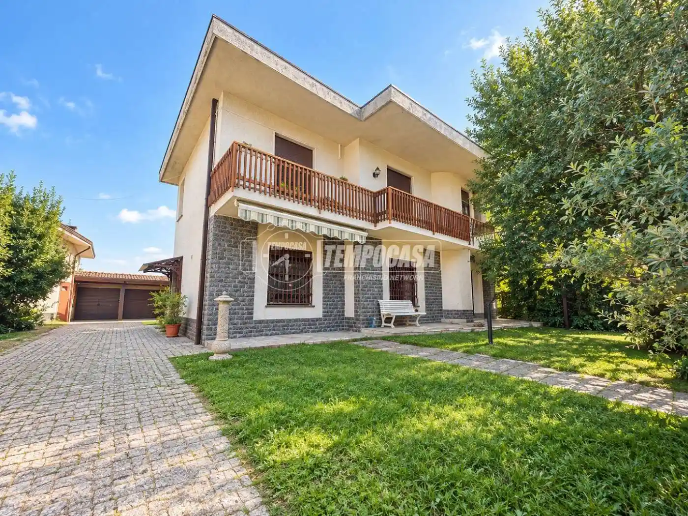 Villa in vendita a Lazzate