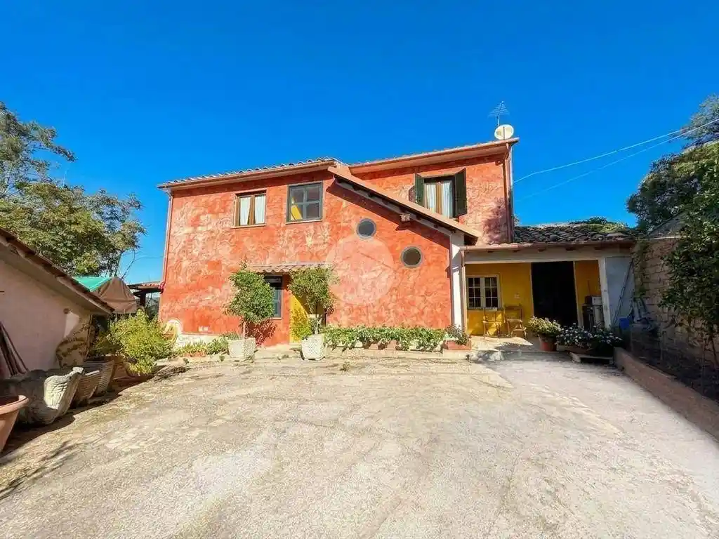 Casa indipendente in vendita a Magliano Sabina
