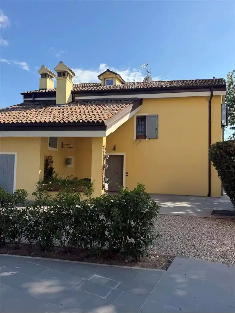 Villa in vendita a Modena