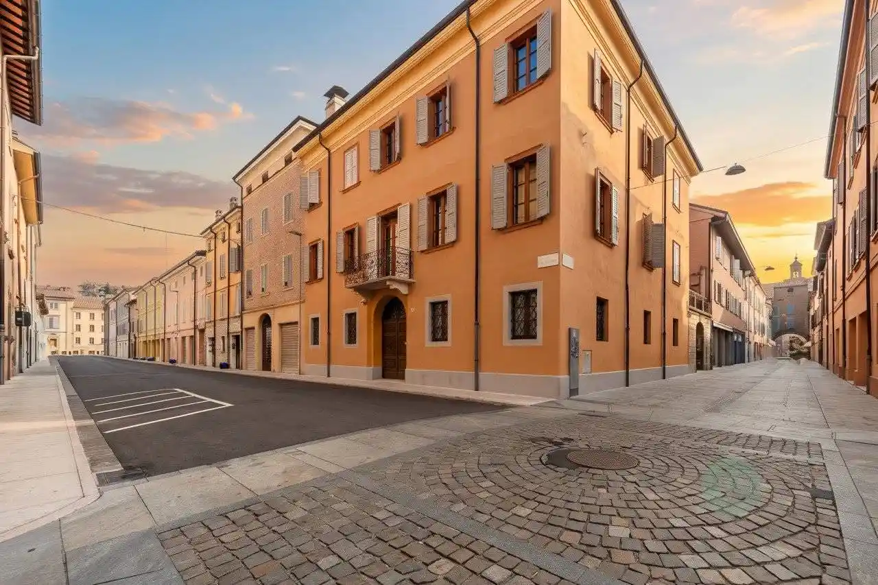 Palazzo - Edificio in vendita a Carpi