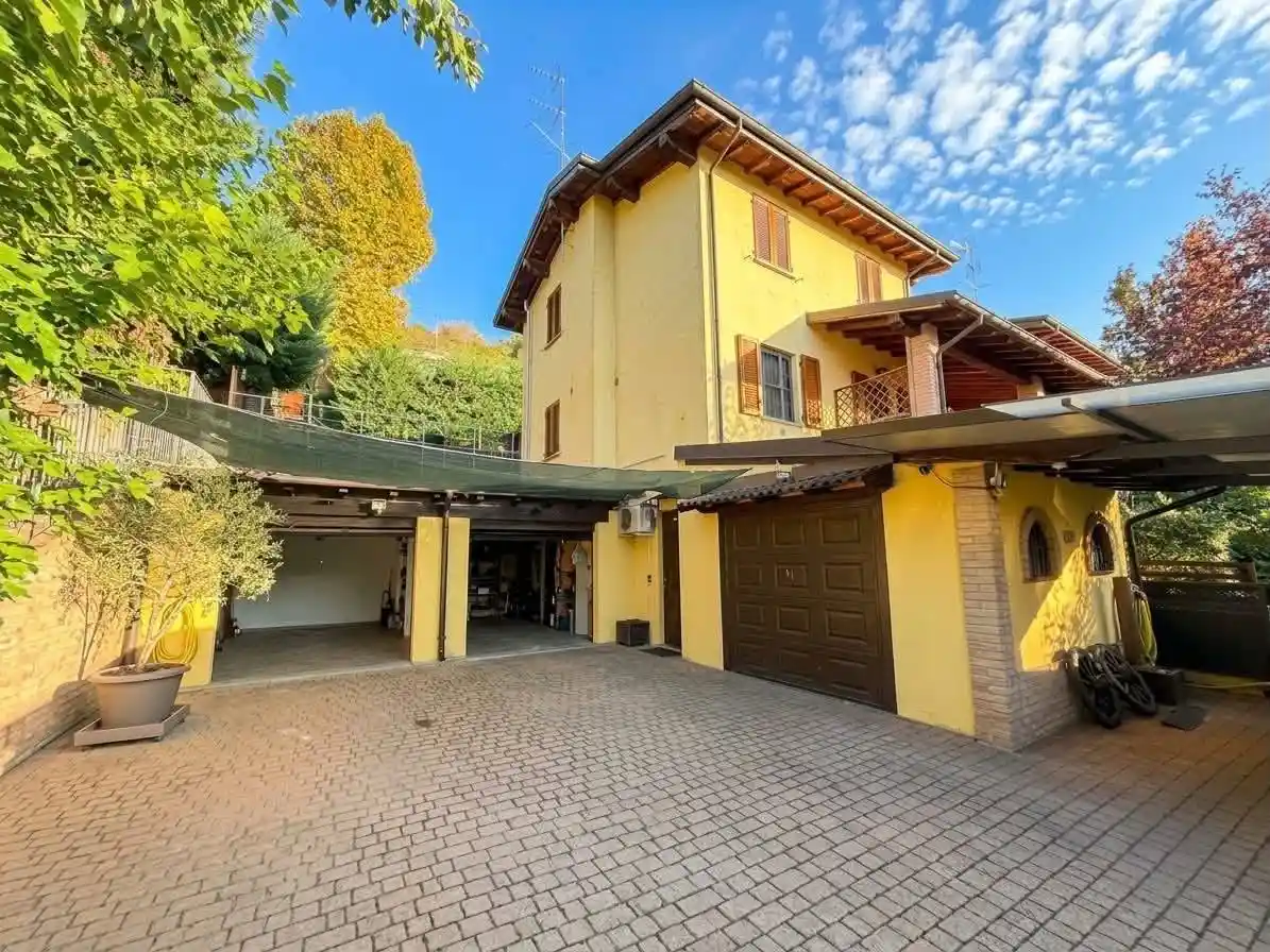 Villa in vendita a Broni