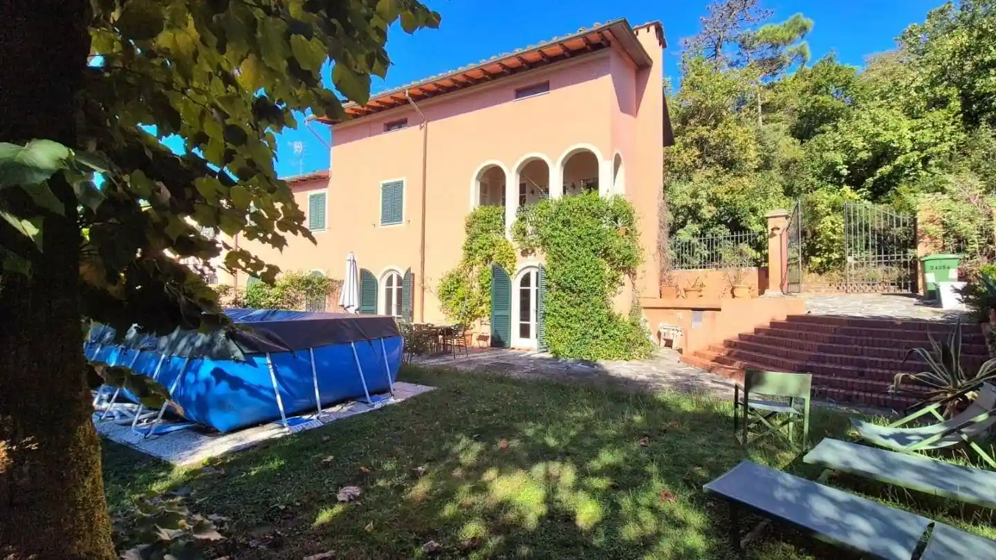 Rustico - Casale in vendita a Lucca