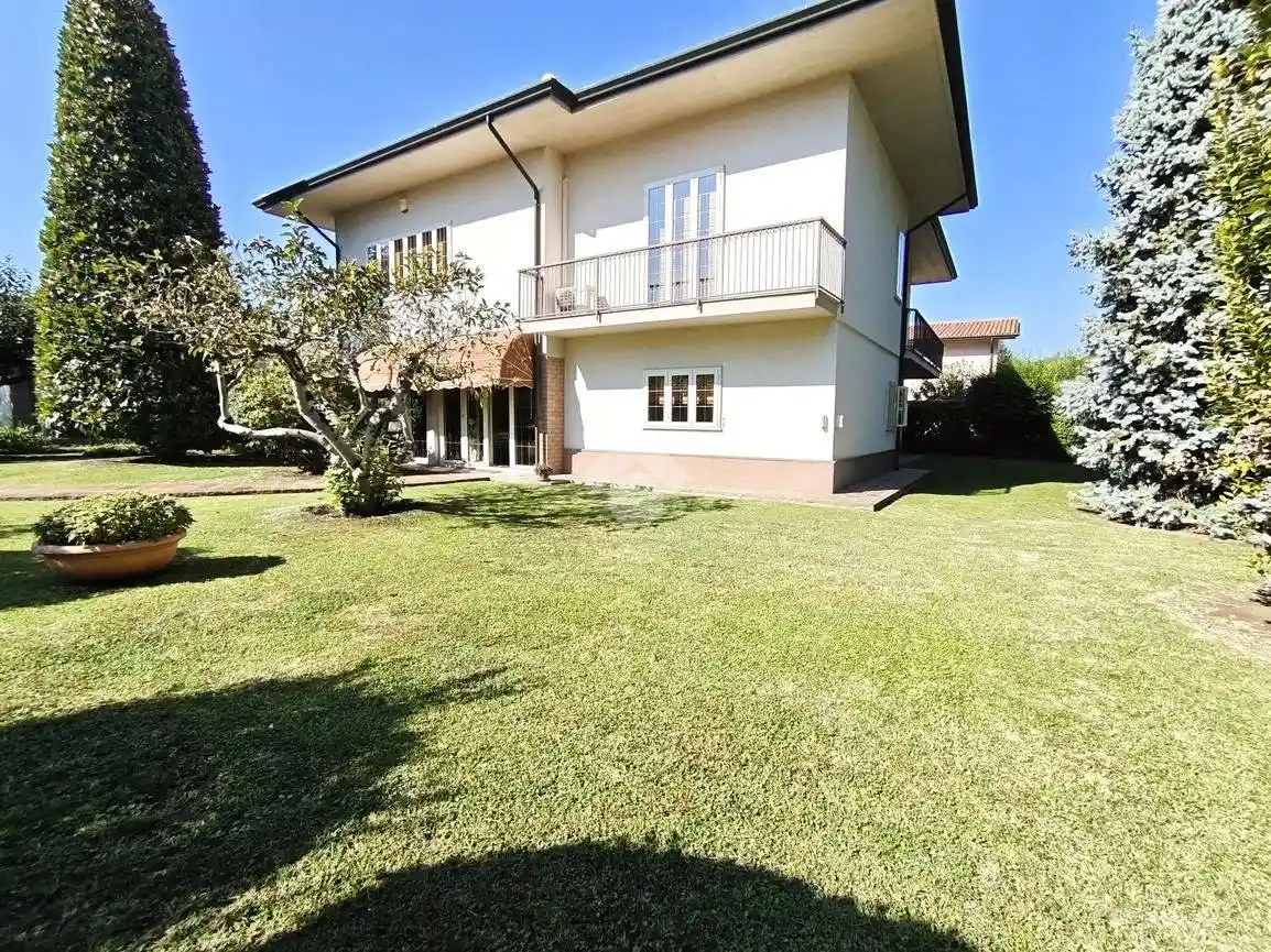 Villa in vendita a Curtatone