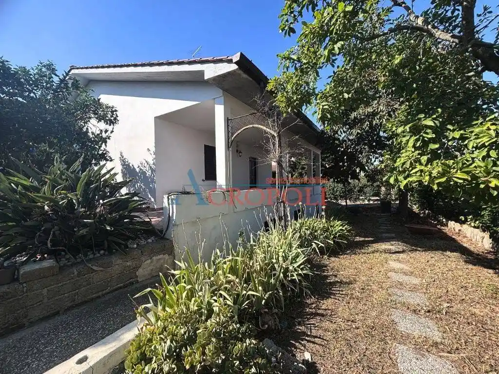 Villa in vendita a Anguillara Sabazia