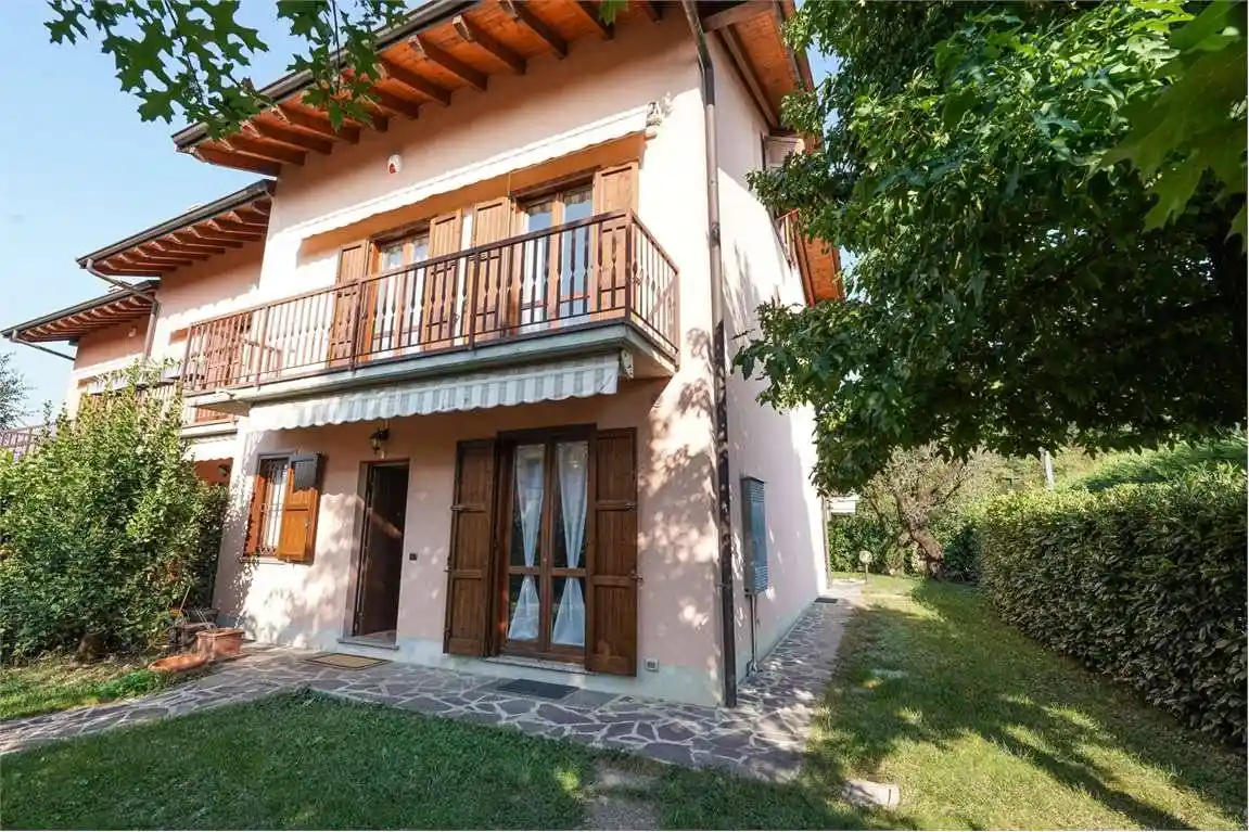 Villa in vendita a Mozzo