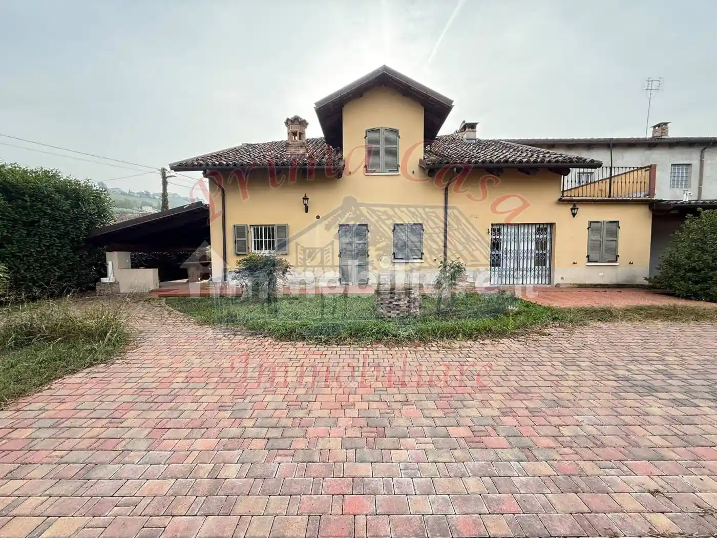 Villa in vendita a Castagnole delle Lanze