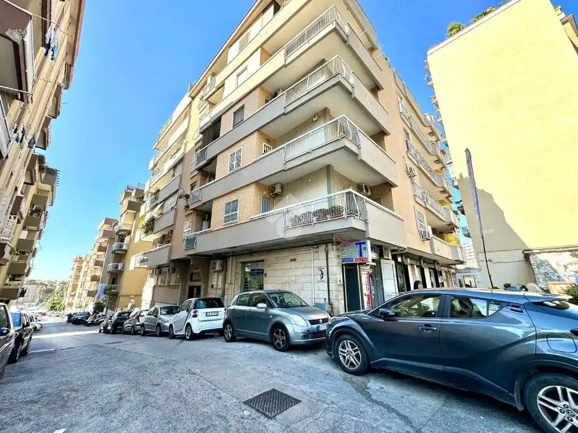 Appartamento in vendita a Napoli