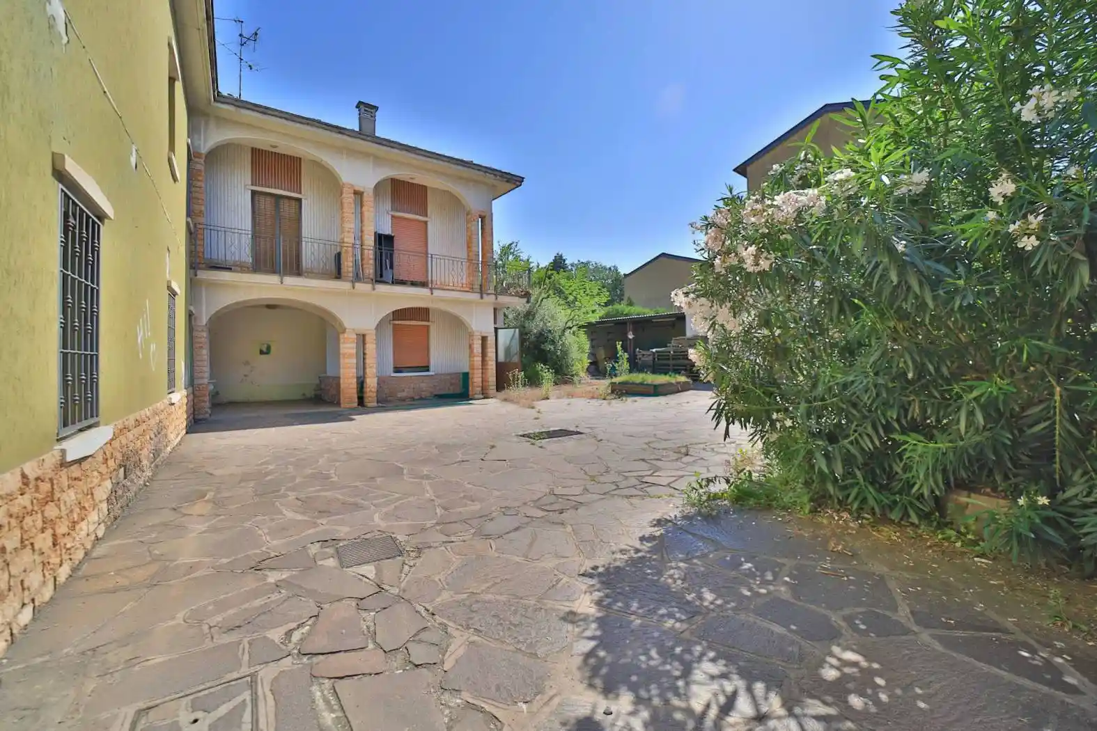 Palazzo - Edificio in vendita a Busnago