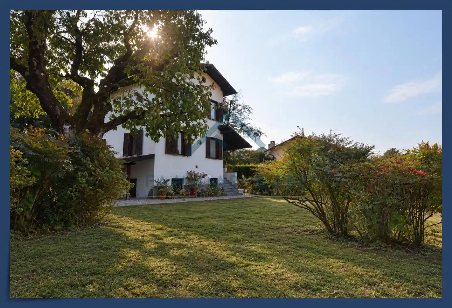 Villa in vendita a Azzate