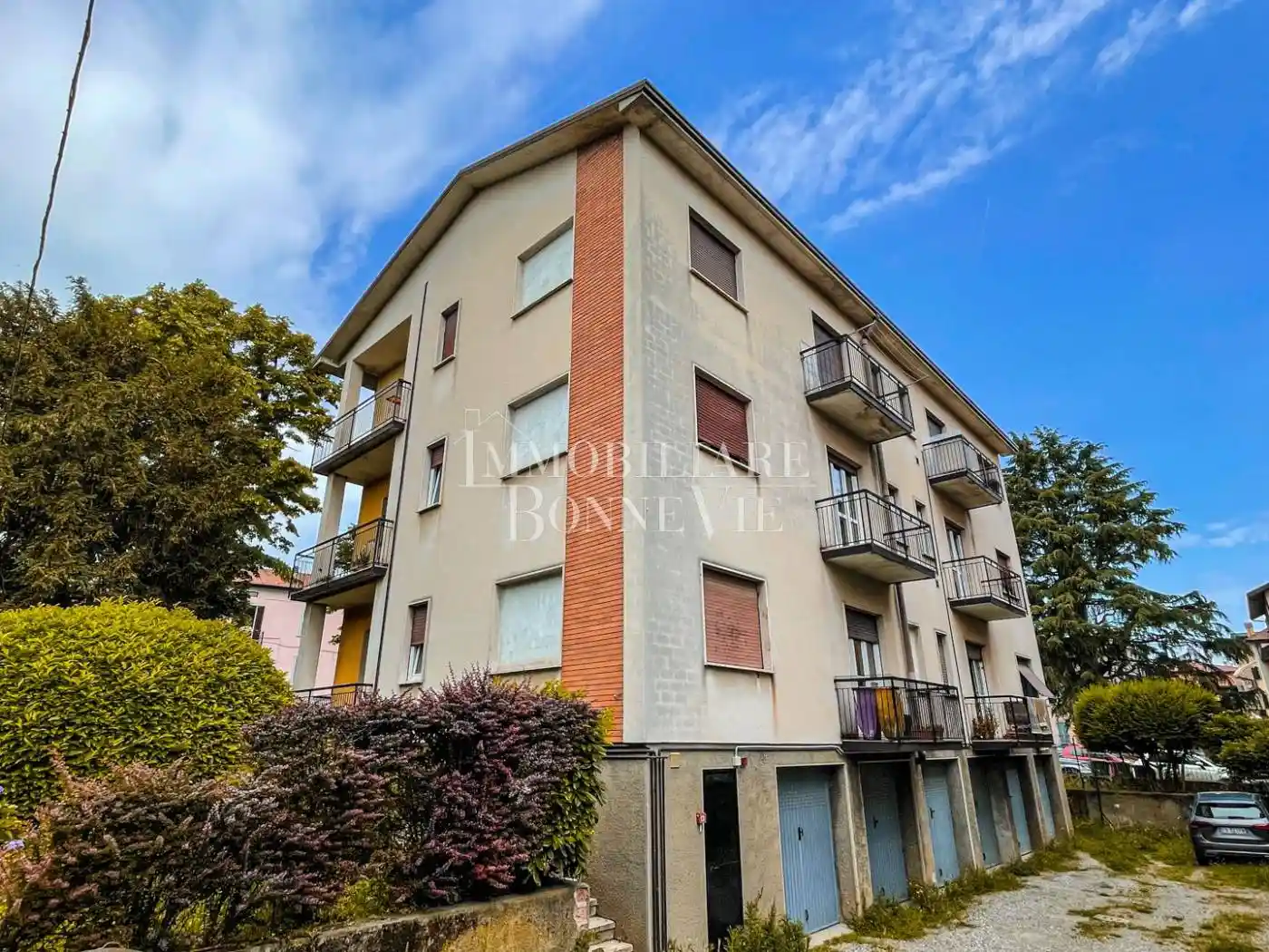 Appartamento in affitto a Vedano Olona