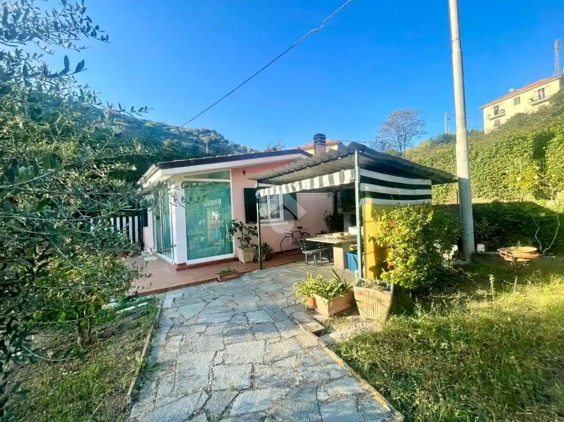 Casa indipendente in vendita a Imperia