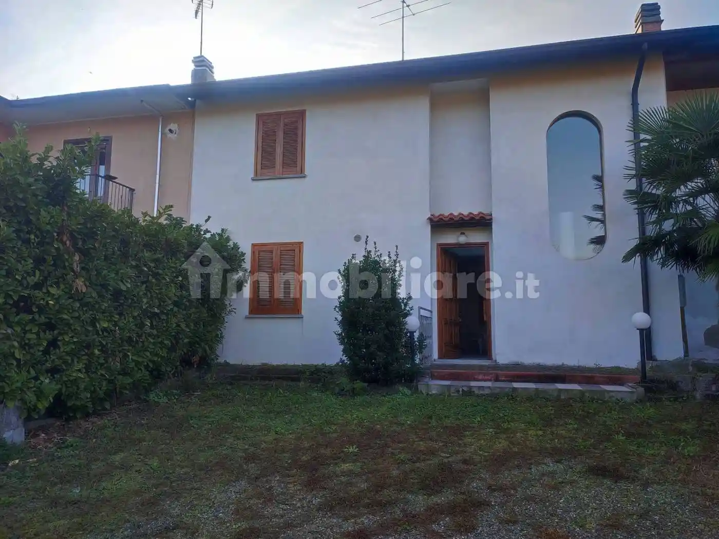 Casa indipendente in vendita a Castelletto Sopra Ticino