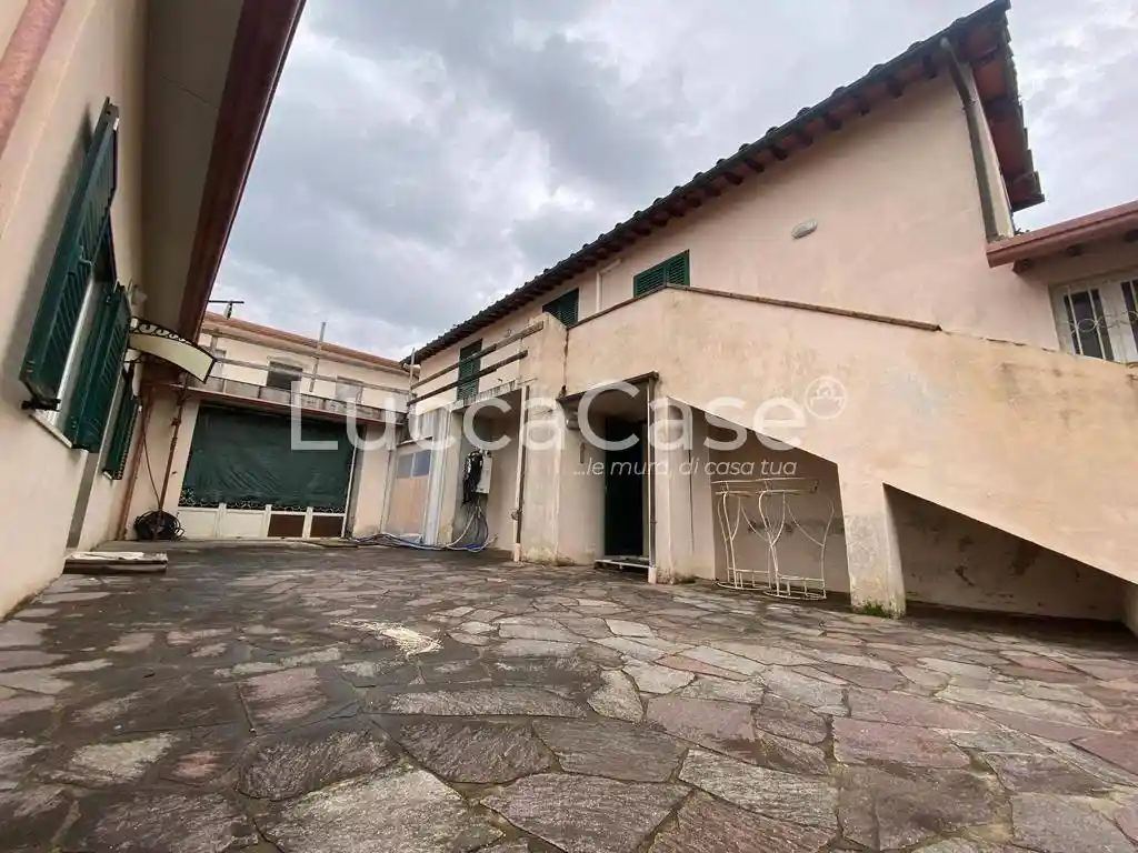 Palazzo - Edificio in vendita a Capannori