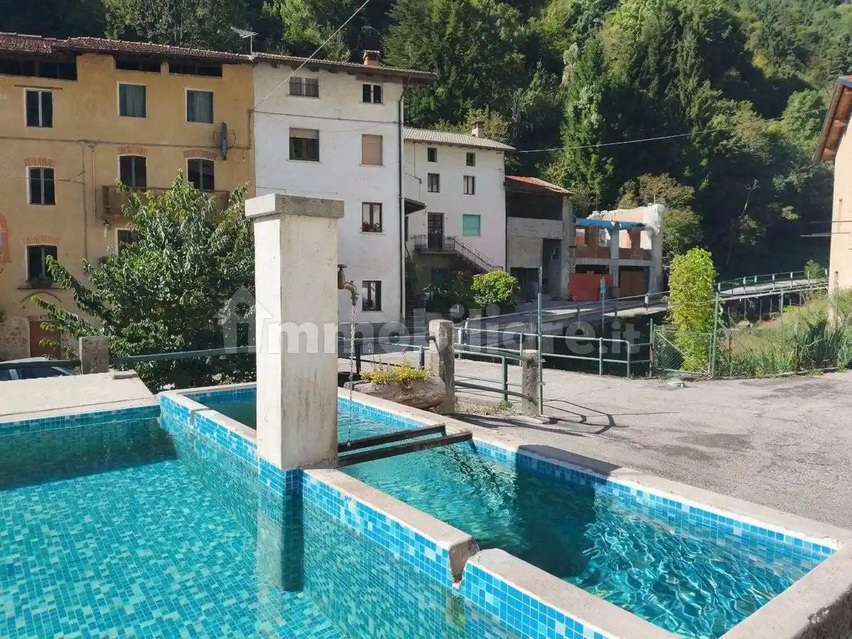 Casa indipendente in vendita a Laghi