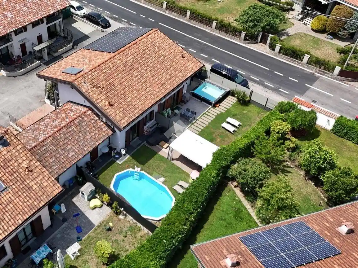 Villa in vendita a Sesto Calende