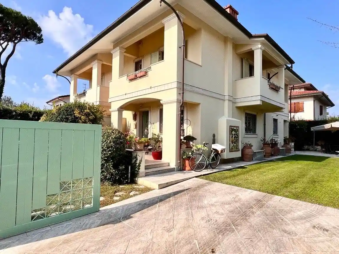 Villa in vendita a Forte dei Marmi