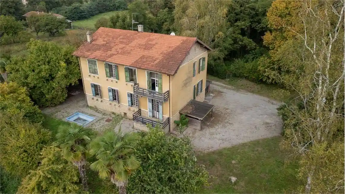 Villa in vendita a Angera