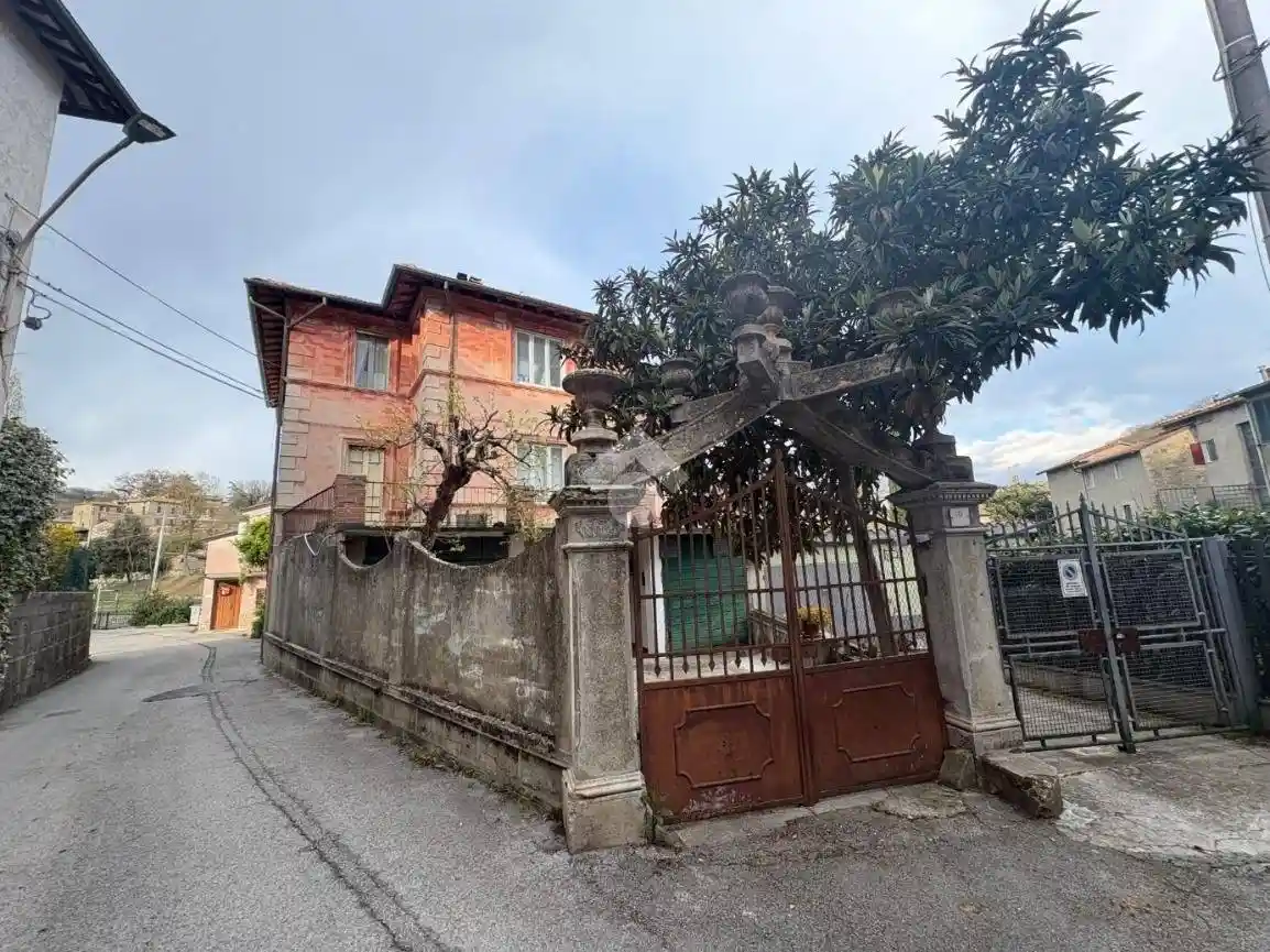 Casa indipendente in vendita a Perugia