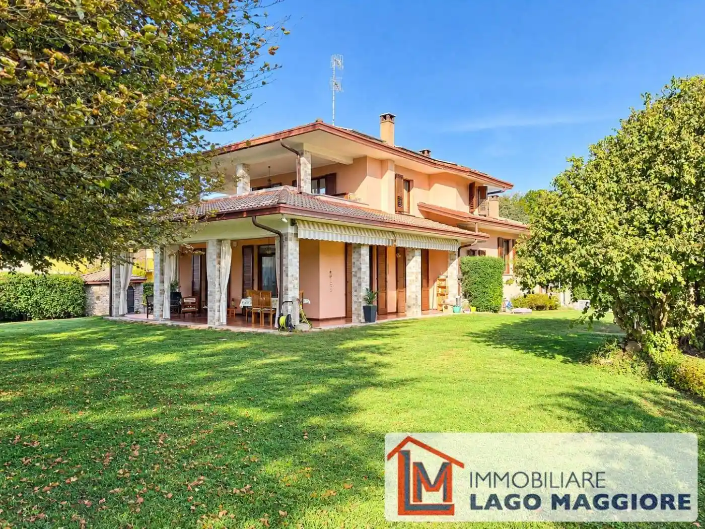 Villa in vendita a Travedona-Monate